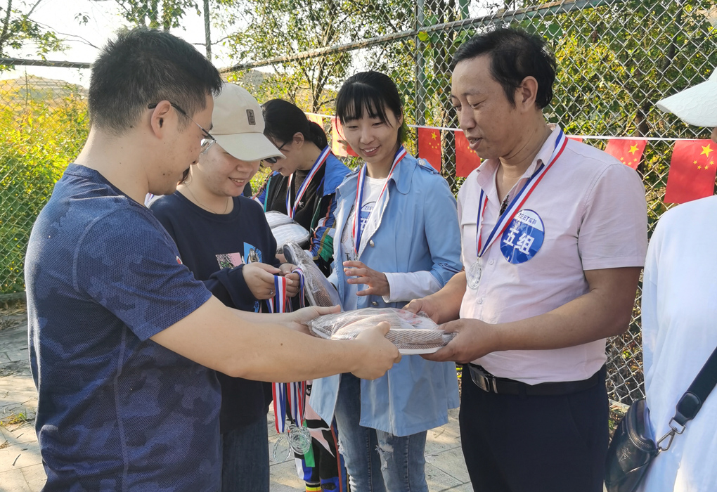 04 1第二名颁奖.jpg